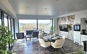 Wohnung mit großer Terrasse und Stadtview
